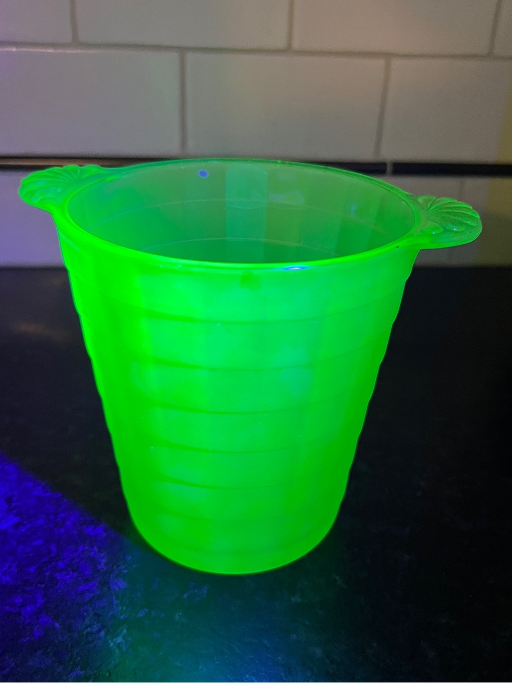 FRIGIDAIRE GREEN URANIUN DEPRESSION GLASS ICERVER ICE BUCKET 1930s